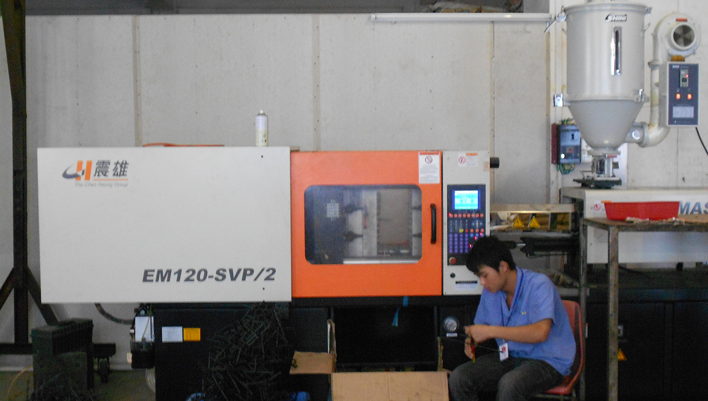 Awtomatikong injection molding machine