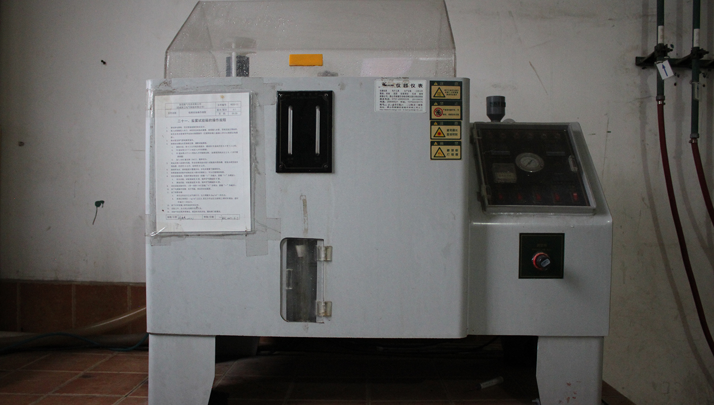 Salt spray test chamber